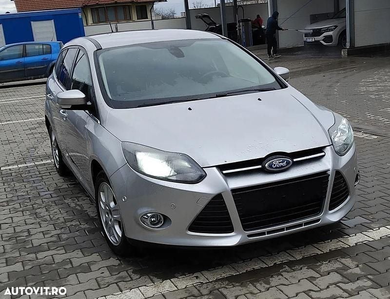 Culoareargint Utilizat 2013 Ford Focus SYNC Edition Break | 4.050 EUR (Preț bun) - Imagine 1/4