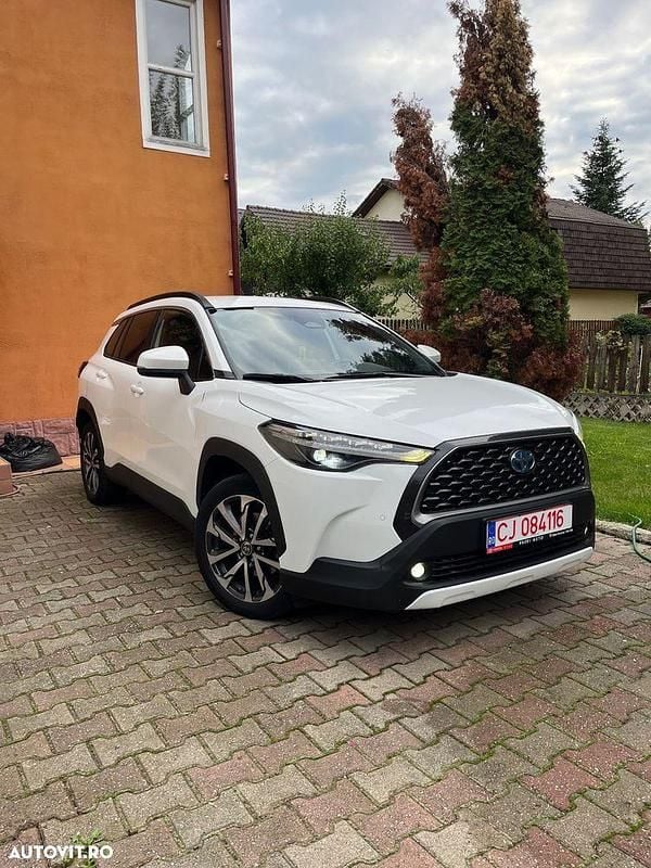 Culoarealb Utilizat 2022 Toyota Corolla Cross Lounge SUV | 28.299 EUR - Imagine 1/4