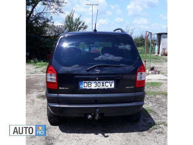Negru Utilizat 2005 Opel Zafira Monovolum | 2.700 EUR (Preț OK) - Imagine 1/4