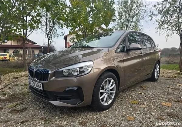 Auriu Utilizat 2018 BMW 225 Hatchback | 12.500 EUR - Imagine 1/4