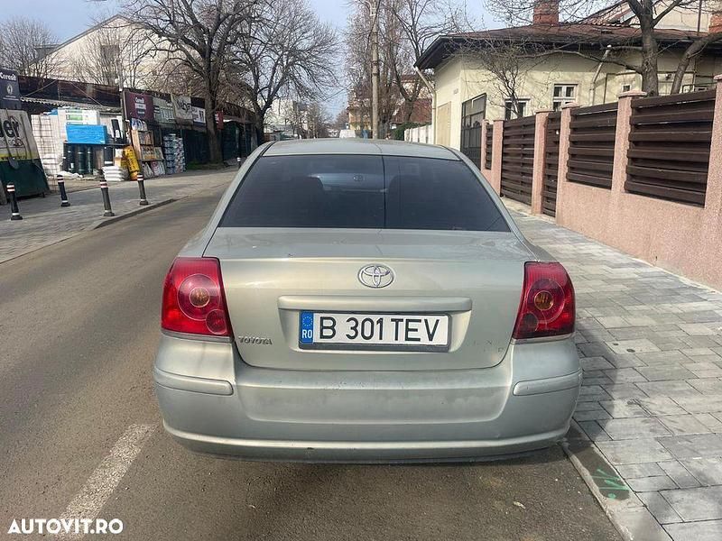 Second-hand Toyota Avensis Business Edition 150 CP (110 kW) 2005 Culoareverde Berlinǎ
