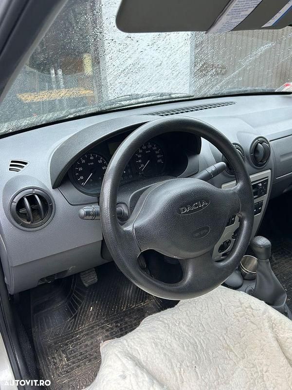 Culoarealb Utilizat 2005 Dacia Logan Berlinǎ | 3.000 EUR - Imagine 1/4