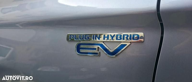 Second-hand Mitsubishi Outlander 121 CP (88 kW) 2014 Culoarealbastru SUV