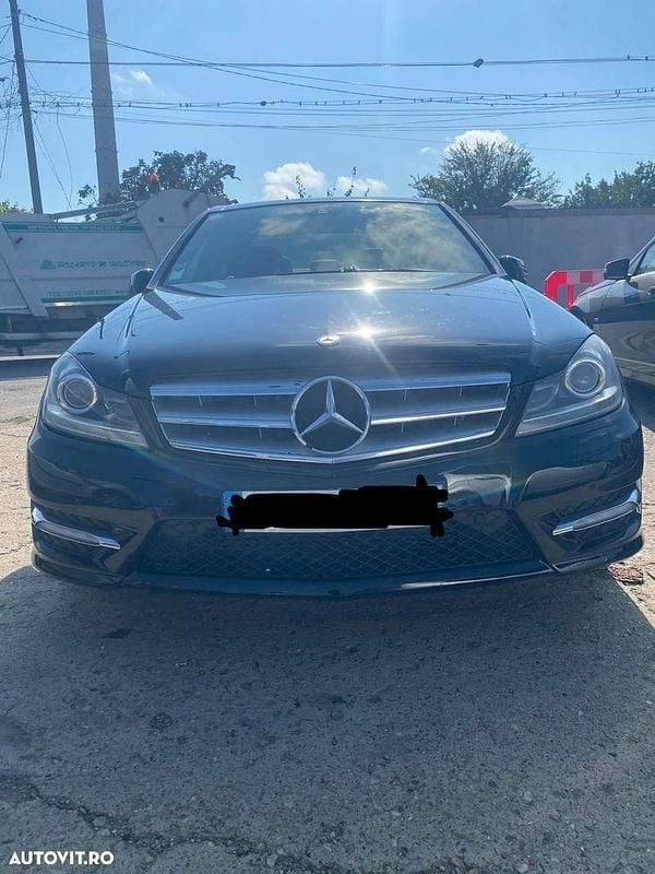 Culoarenegru Utilizat 2012 Mercedes C220 Berlinǎ | 8.500 EUR (Preț bun) - Imagine 1/4