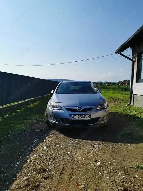 Utilizat 2011 Opel Astra Hatchback | 3.800 EUR (Preț bun) - Imagine 1/4