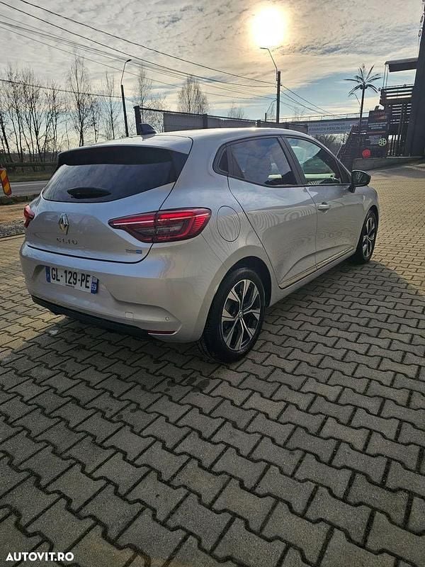 Second-hand Renault Clio V Techno 145 CP (106 kW) 2023 Culoareargint