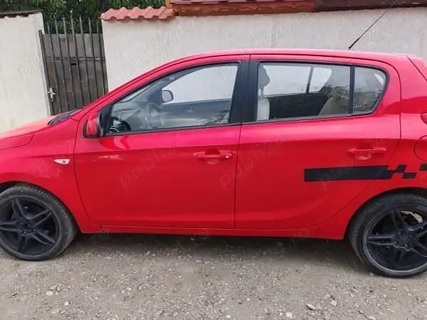 Utilizat 2013 Hyundai i20 Hatchback | 4.000 EUR (Preț OK) - Imagine 1/4