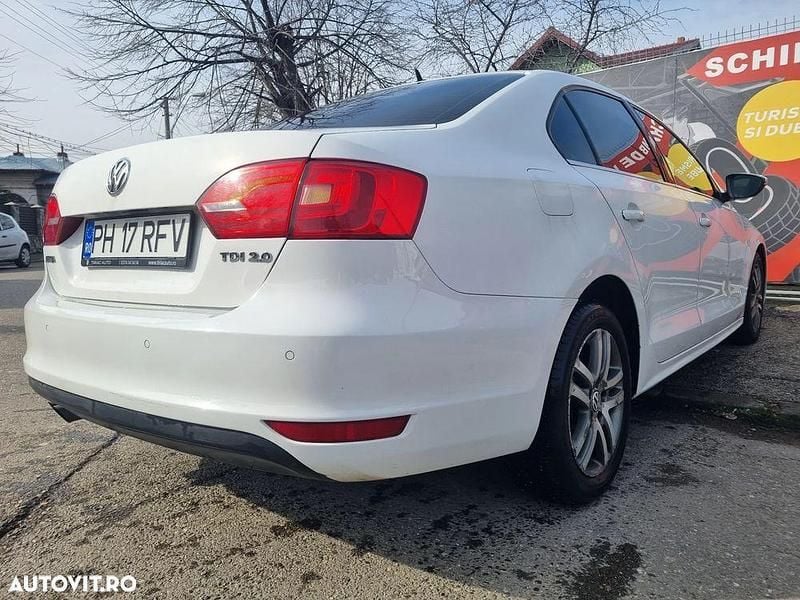 Second-hand VW Jetta Comfortline 140 CP (102 kW) 2012 Culoarealb Berlinǎ