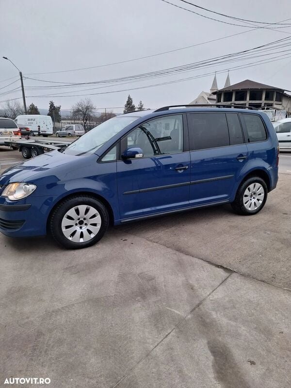 Second-hand VW Touran Conceptline 105 CP (77 kW) 2009 Albastru Monovolum