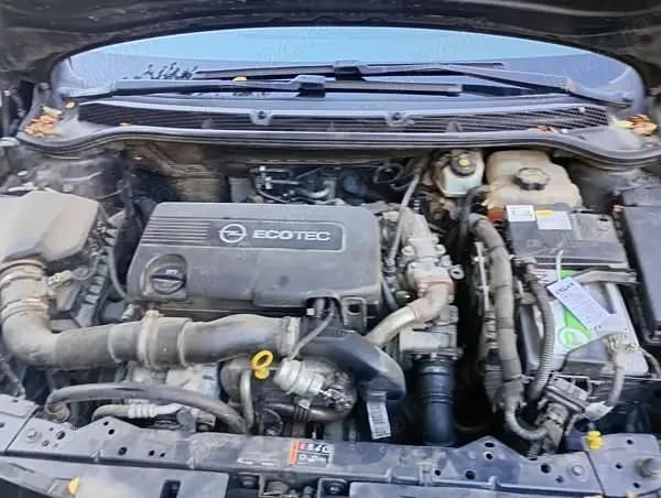 Second-hand Opel Astra Sport 150 CP (110 kW) 2012 Negru Hatchback