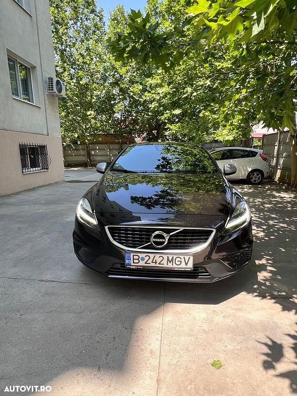 Second-hand Volvo V40 R-Design 190 CP (139 kW) 2018 Negru Break