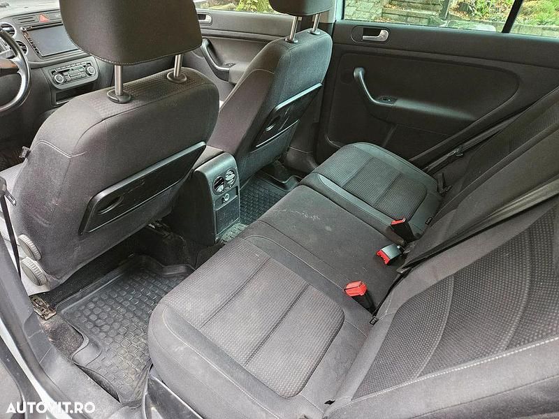 Culoareargint Utilizat 2010 VW Golf Plus Cross Comfortline Monovolum | 3.000 EUR (Super Preț) - Imagine 1/4