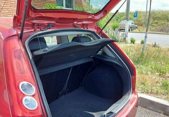 Second-hand Ford Fiesta 97 CP (71 kW) 2005 Roşu Hatchback