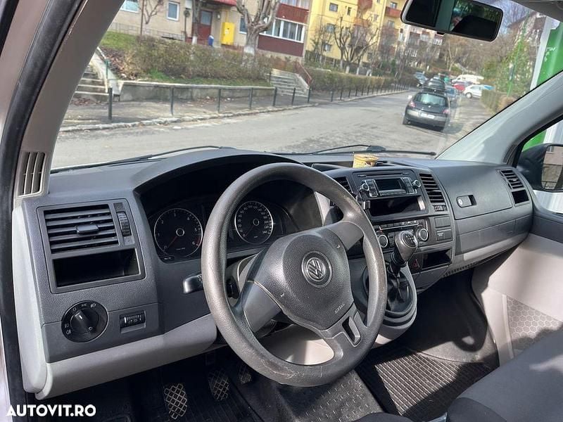 Culoarealb Second-hand 2013 VW Caravelle Monovolum | 10.500 EUR (Preț bun) - Imagine 1/4