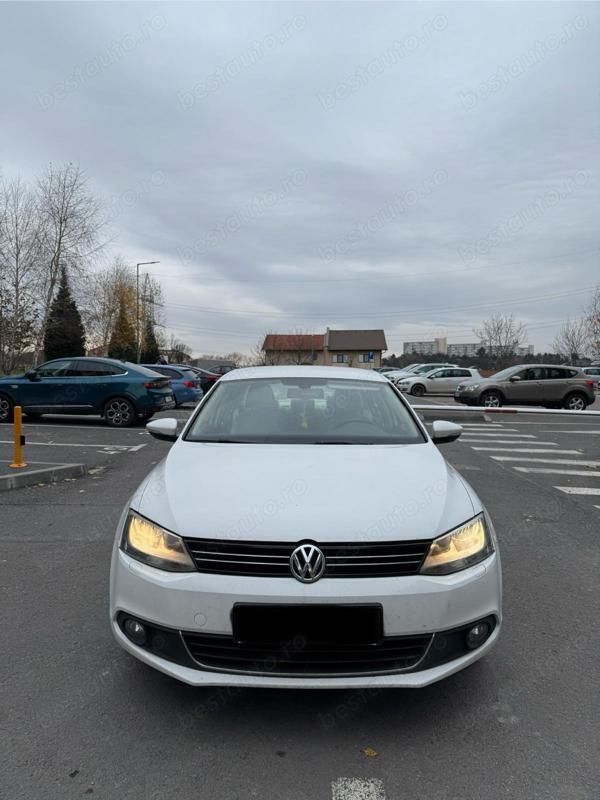 Second-hand VW Jetta 105 CP (77 kW) 2012 Alb Berlinǎ