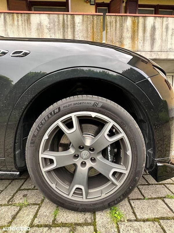 Second-hand Maserati Levante 430 CP (316 kW) 2017 Culoarenegru SUV