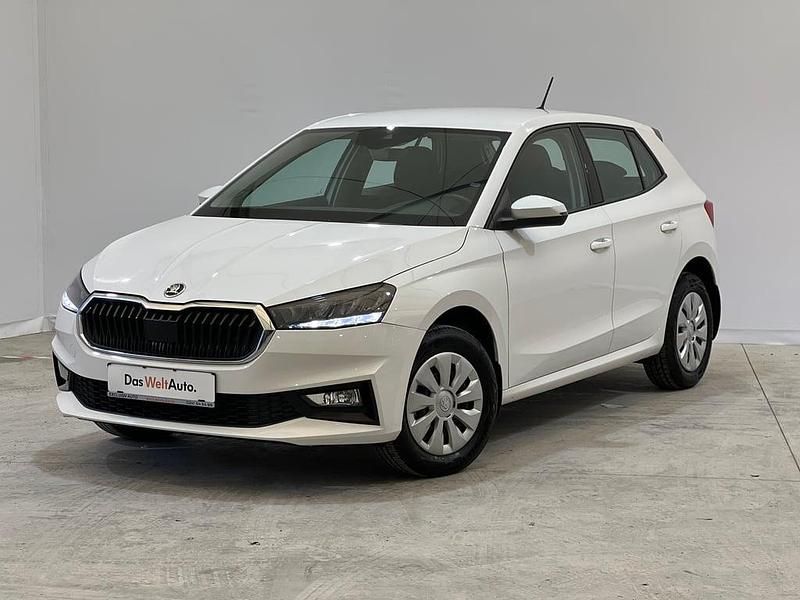 Culoarealb Utilizat 2023 Skoda Fabia Ambition Berlinǎ | 13.800 EUR (Scump) - Imagine 1/4