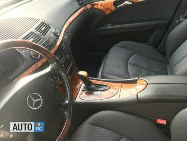 Second-hand Mercedes E220 150 CP (110 kW) 2002 Berlinǎ