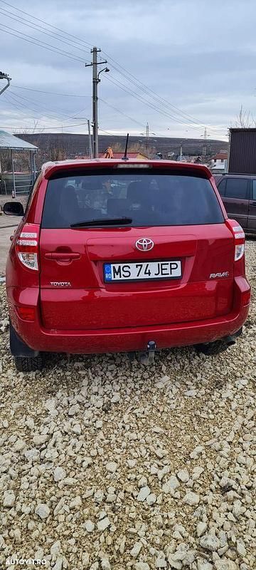 Second-hand Toyota RAV4 150 CP (110 kW) 2010 Culoarerosu SUV