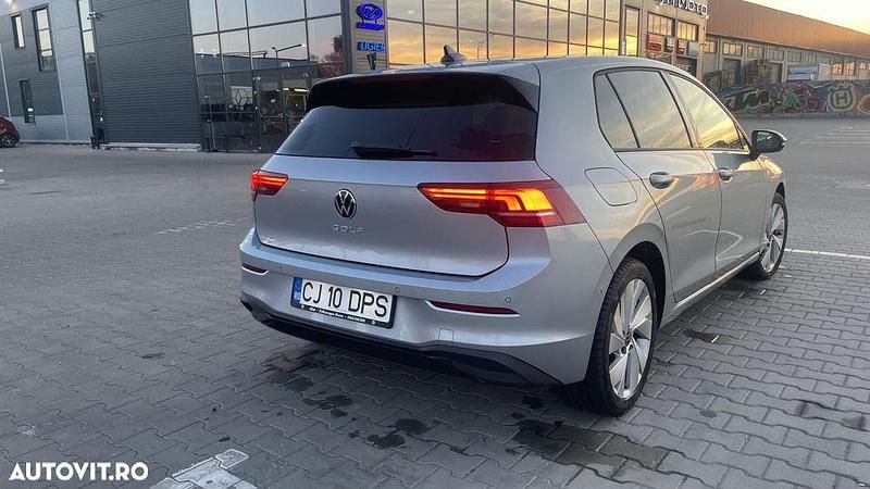 Second-hand VW Golf VIII Life 115 CP (84 kW) 2025 Culoareargint Hatchback