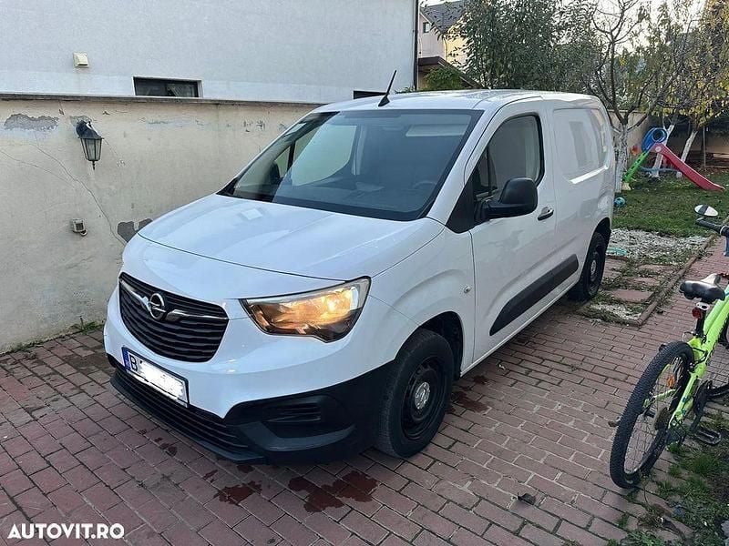 Culoarealb Utilizat 2020 Opel Combo Hatchback | 5.985 EUR (Preț OK) - Imagine 1/4