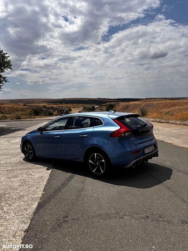 Albastru Utilizat 2015 Volvo V40 Break | 8.200 EUR (Preț OK) - Imagine 1/4
