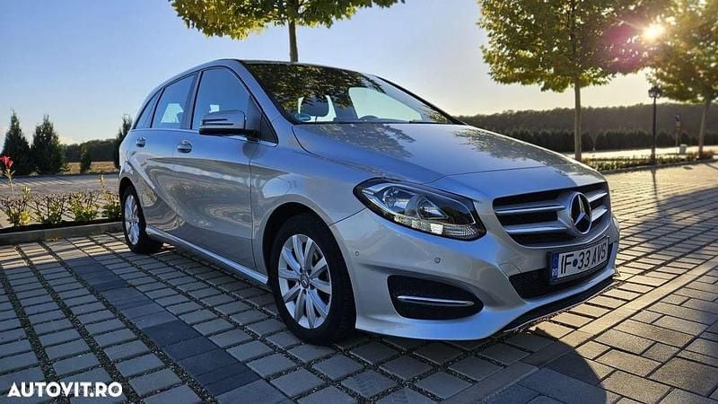 Culoareargint Utilizat 2015 Mercedes B180 Monovolum | 13.990 EUR (Scump) - Imagine 1/4