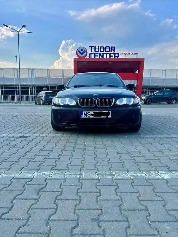Second-hand BMW 320 150 CP (110 kW) 2004 Negru Berlinǎ