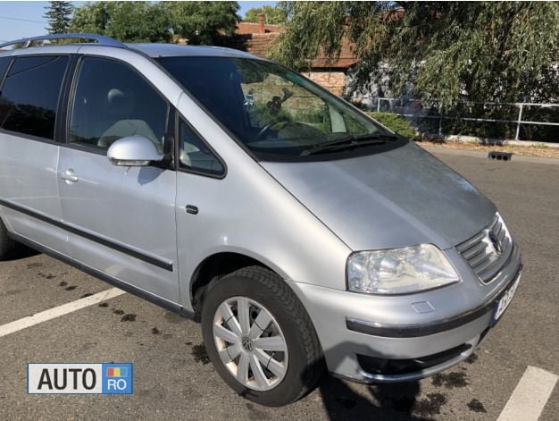 Second-hand VW Sharan 140 CP (102 kW) 2009 Gri Monovolum