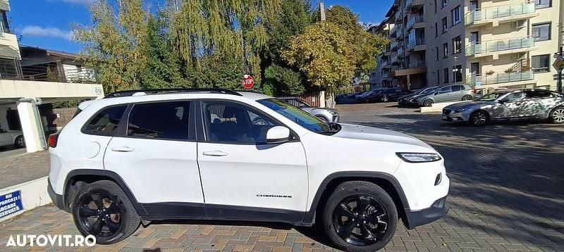 Culoarealb Utilizat 2016 Jeep Cherokee SUV | 13.900 EUR - Imagine 1/4
