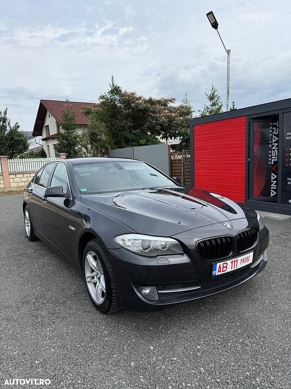 Gri Utilizat 2012 BMW 520 Berlinǎ | 8.200 EUR (Super Preț) - Imagine 1/4