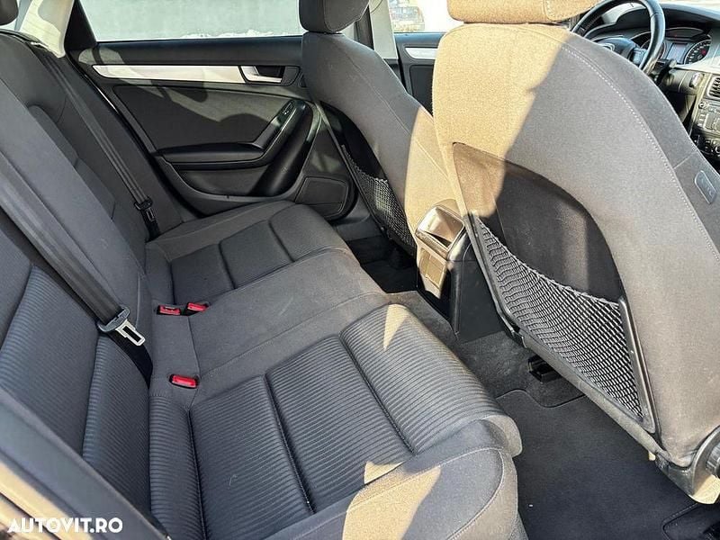 Second-hand Audi A4 Attraction 120 CP (88 kW) 2010 Culoarenegru Berlinǎ