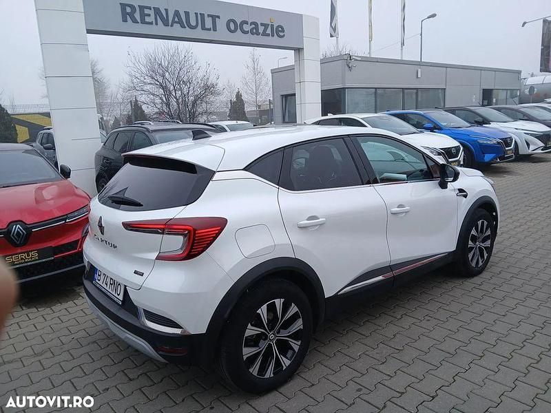 Second-hand Renault Captur Techno 145 CP (106 kW) 2023 Culoarealb SUV