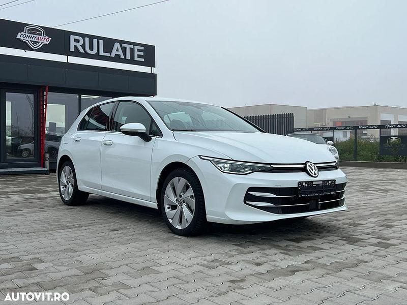 Culoarealb Utilizat 2024 VW Golf VIII Hatchback | 25.990 EUR (Preț bun) - Imagine 1/4