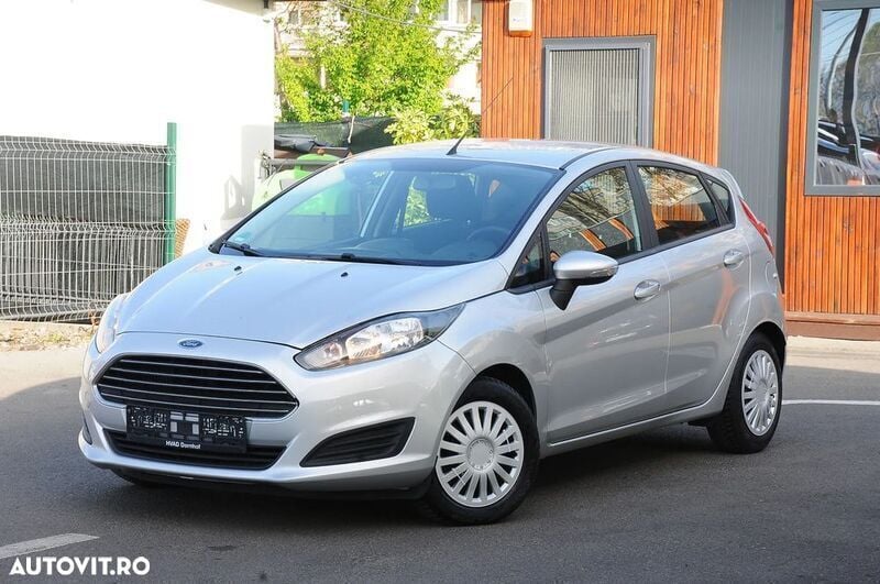 Gri Utilizat 2015 Ford Fiesta Trend Hatchback | 4.750 EUR (Preț bun) - Imagine 1/4