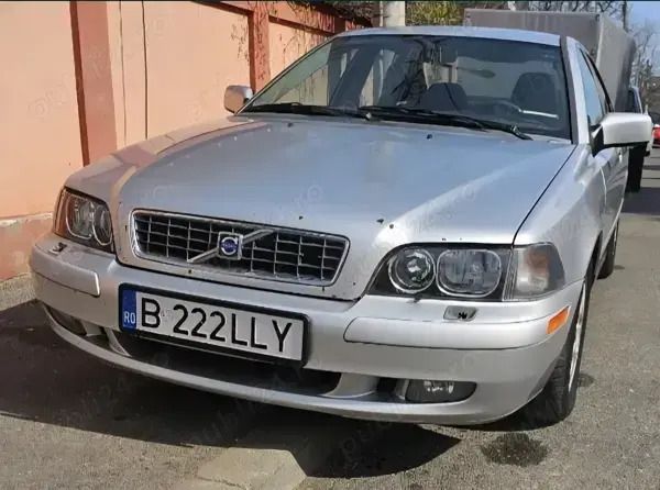 Argintiu Utilizat 2003 Volvo S40 Berlinǎ | 1.800 EUR - Imagine 1/4