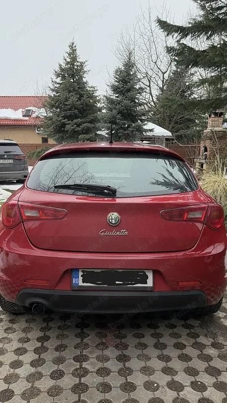 Second-hand Alfa Romeo Giulietta 172 CP (126 kW) 2012 Rosu Hatchback