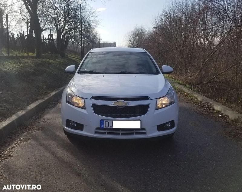 Culoarealb Utilizat 2010 Chevrolet Cruze LT Berlinǎ | 2.700 EUR (Super Preț) - Imagine 1/4