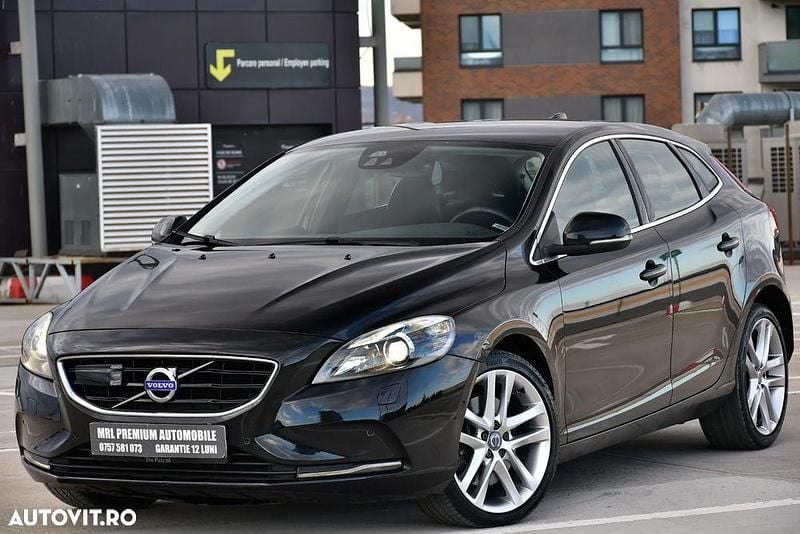 Second-hand Volvo V40 Momentum 150 CP (110 kW) 2016 Culoarenegru Hatchback