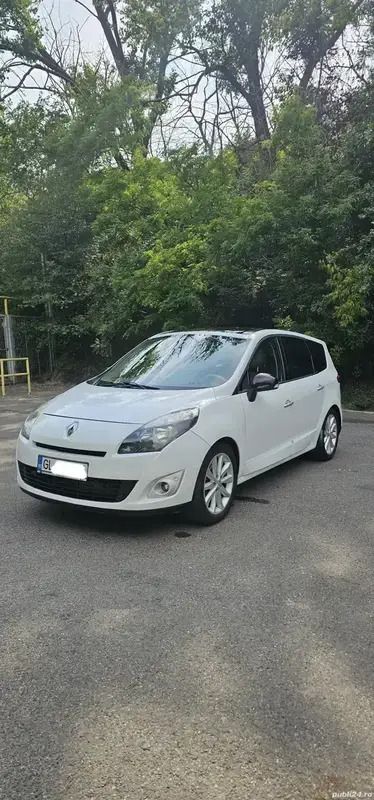 Alb Utilizat 2011 Renault Grand Scénic III Monovolum | 3.950 EUR - Imagine 1/4