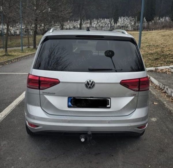 Second-hand VW Touran 120 CP (88 kW) 2018 Argintiu Monovolum