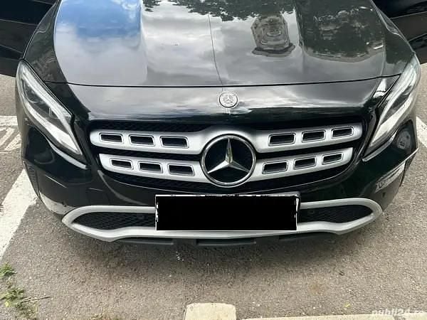 Negru Utilizat 2020 Mercedes GLA180 SUV | 19.300 EUR (Preț bun) - Imagine 1/4