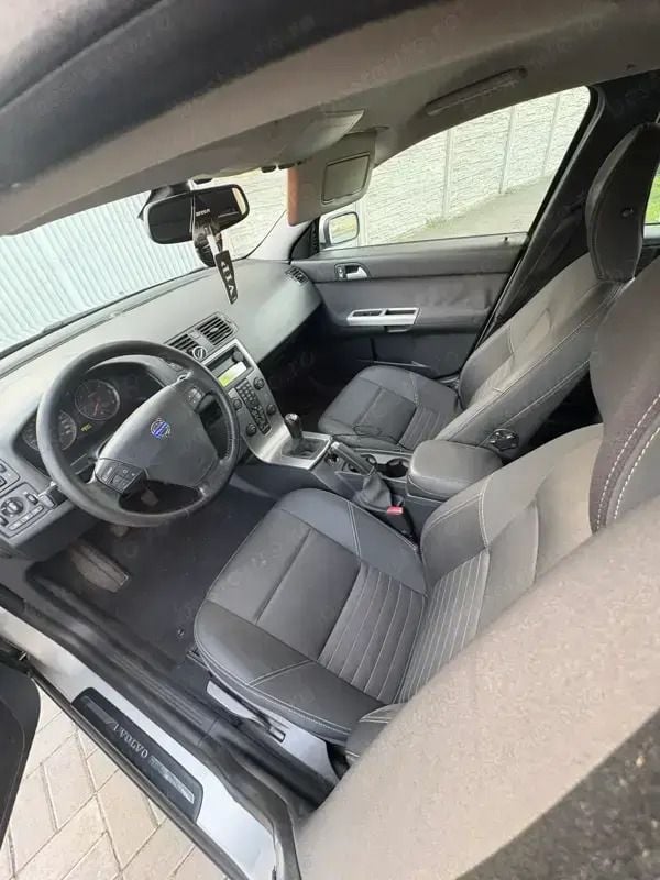 Utilizat 2006 Volvo V50 Break | 3.000 EUR (Preț OK) - Imagine 1/4