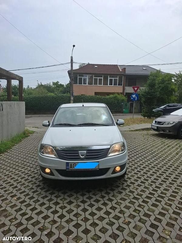 Culoarealb Utilizat 2009 Dacia Logan Lauréate Berlinǎ | 2.000 EUR (Preț bun) - Imagine 1/4