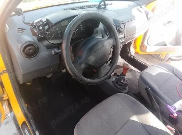 Utilizat 2005 Dacia Logan Berlinǎ | 1.000 EUR (Super Preț) - Imagine 1/4