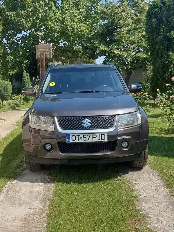 Gri Utilizat 2012 Suzuki Grand Vitara SUV | 7.500 EUR - Imagine 1/4