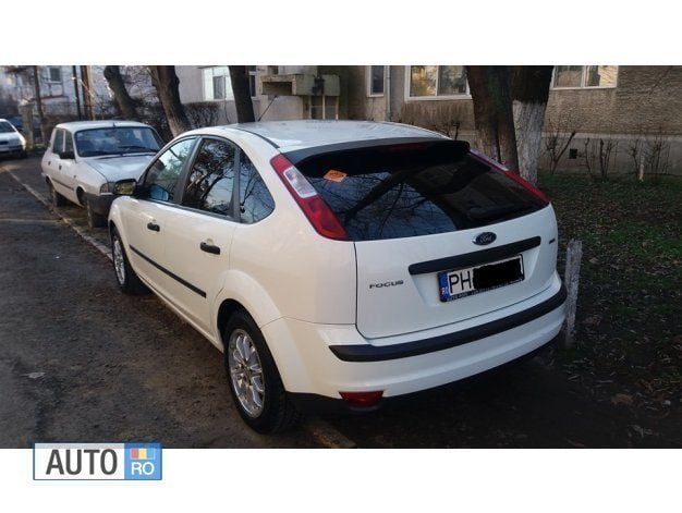 Alb Utilizat 2005 Ford Focus Hatchback | 3.000 EUR (Scump) - Imagine 1/4