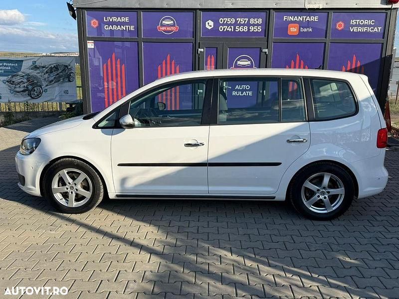 Second-hand VW Touran Comfortline 105 CP (77 kW) 2011 Culoarealb Monovolum