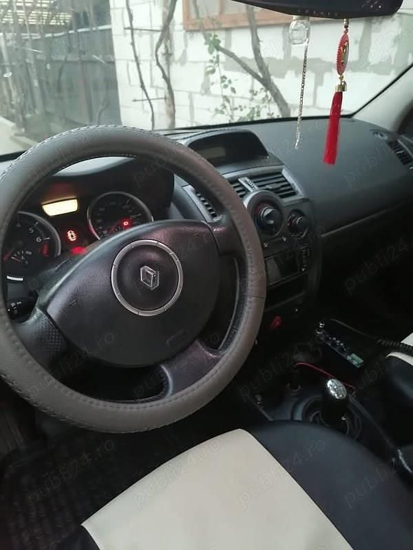 Gri Utilizat 2008 Renault Mégane II Hatchback | 1.650 EUR (Preț bun) - Imagine 1/4