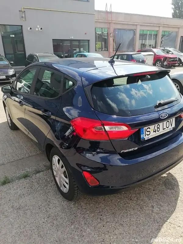 Second-hand Ford Fiesta 101 CP (74 kW) 2018 Albastru Monovolum